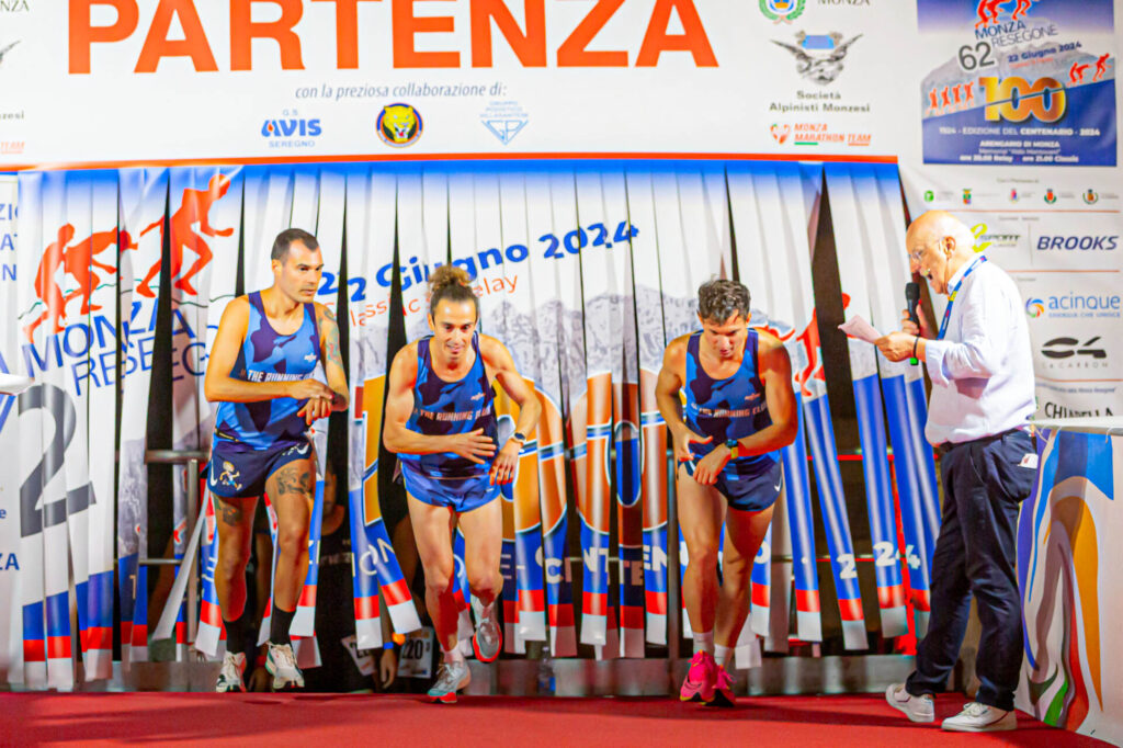 Il team The Running Club composto da Andrea Soffientini, Davide Perego e Roberto Patuzzo, vincitore della Monza-Resegone 2024 (foto Monza-Resegone/RTHearth)