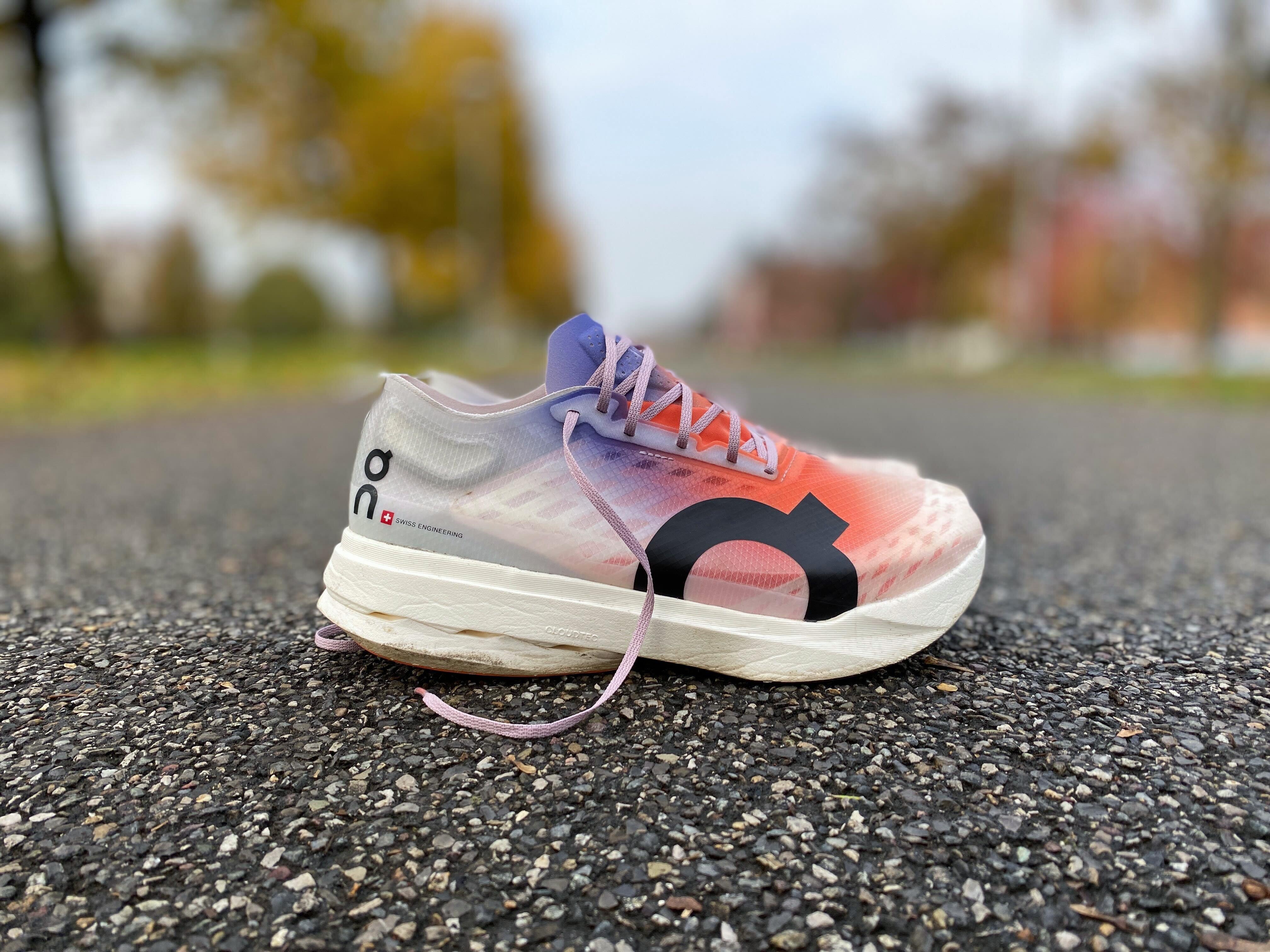 On Cloudboom Strike, la super scarpa per la tua maratona. La doppia recensione...