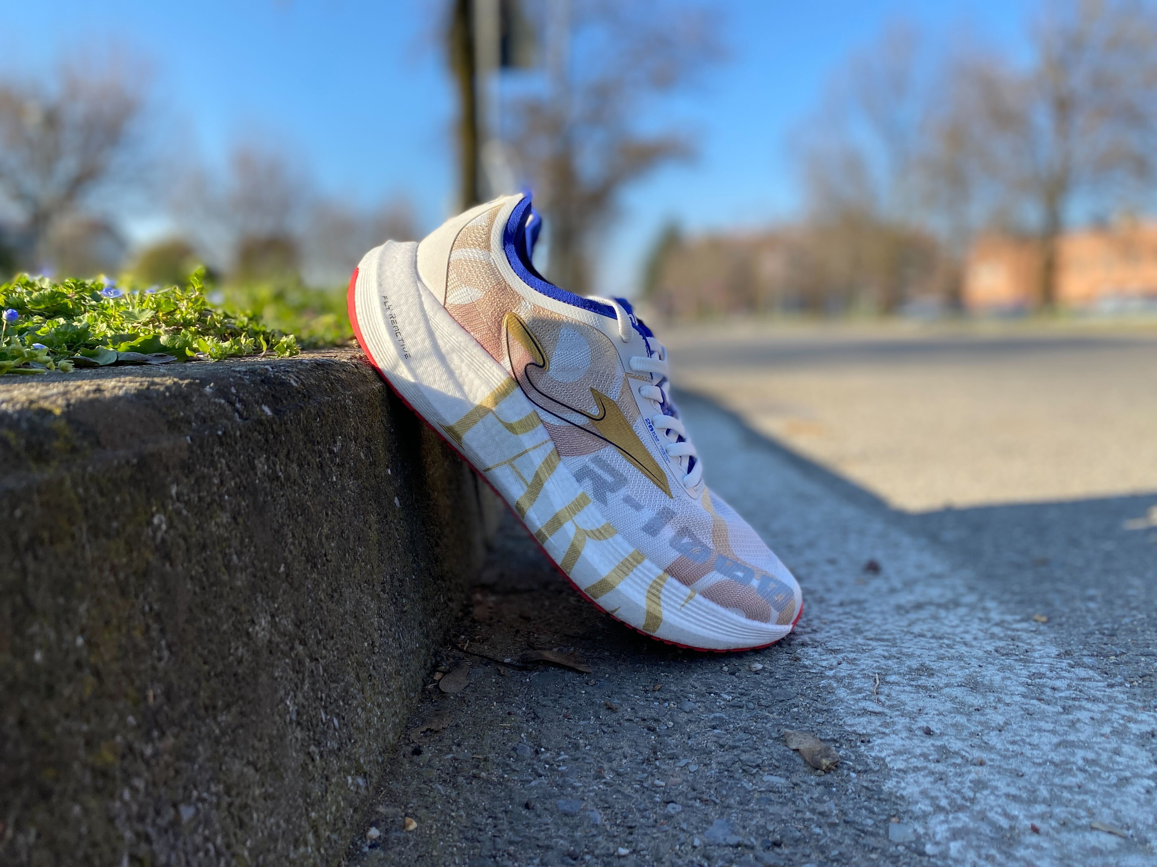 Joma R1000, piastra in carbonio dal prezzo accessibile