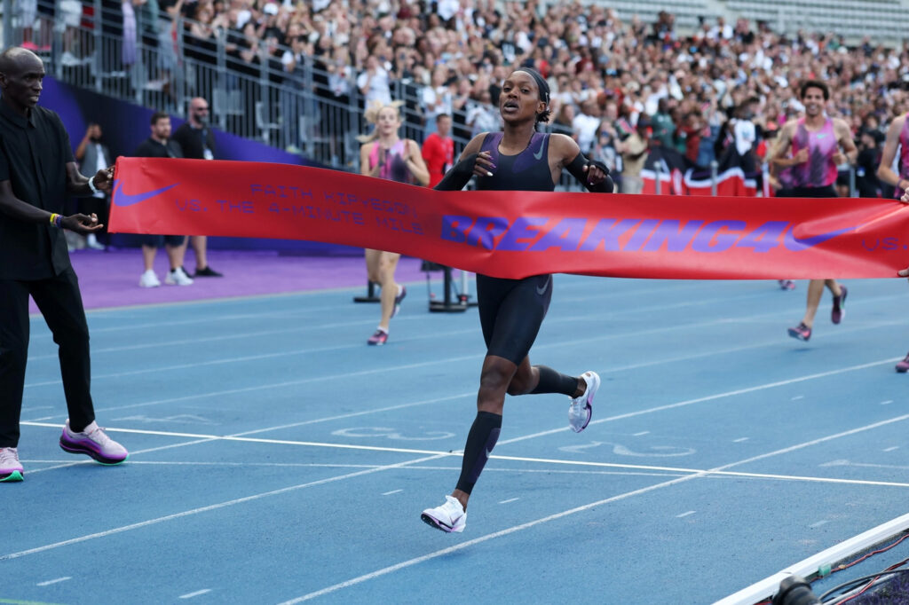Faith Kipyegon durante Breaking4, il tentativo di correre il miglio in meno di 4 minuti (foto Nike)