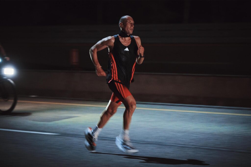 Aleksandr Sorokin durante Chasing 100 (foto Adidas)