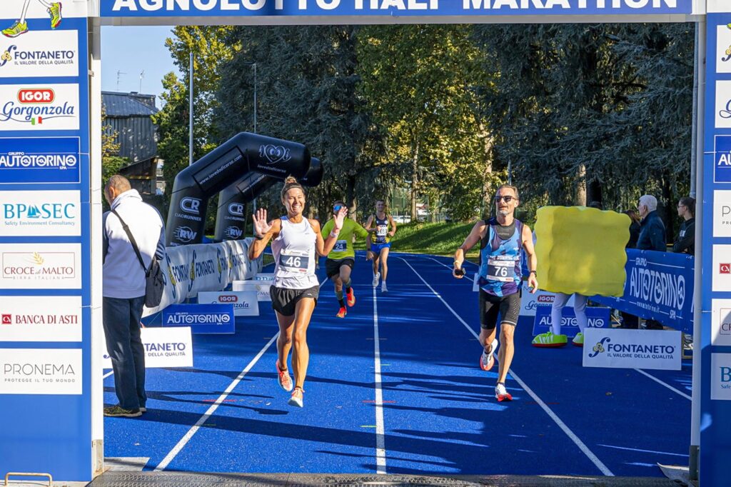 Francesca con Paolo alla mezza di Novara (foto Antonini)