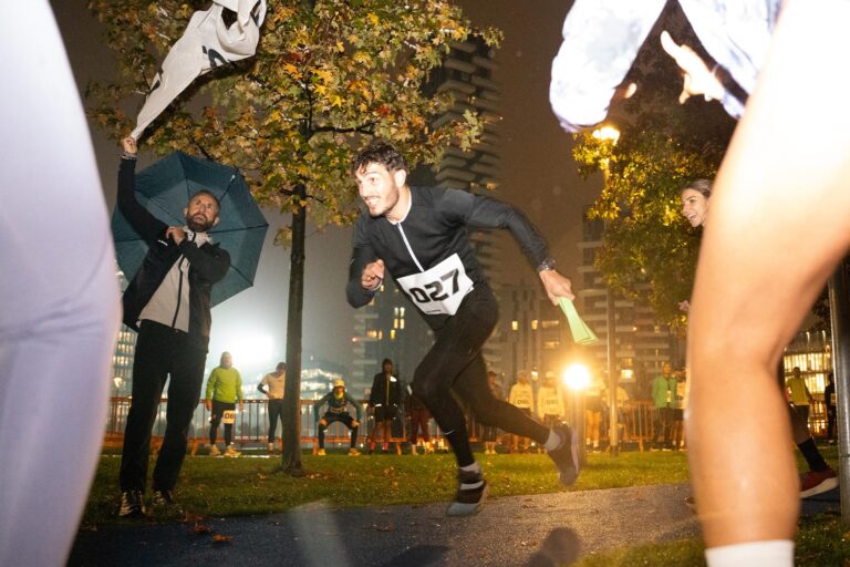 Una staffetta di 100 runner con Salomon per celebrare i 100 giorni alle Olimpiadi invernali La staffetta dei -100 giorni a Milano Cortina 2026 (foto Salomon)