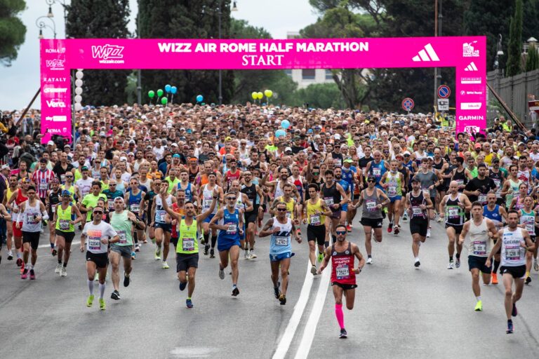 La partenza della Wizz Air Rome Half Marathon 2024 (foto courtesy)