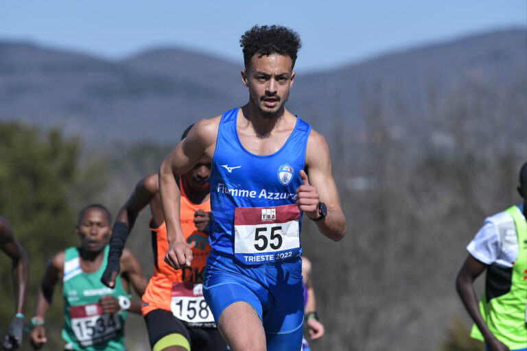 Iliass Aouani durante un cross (foto archivio Grana/Fidal)
