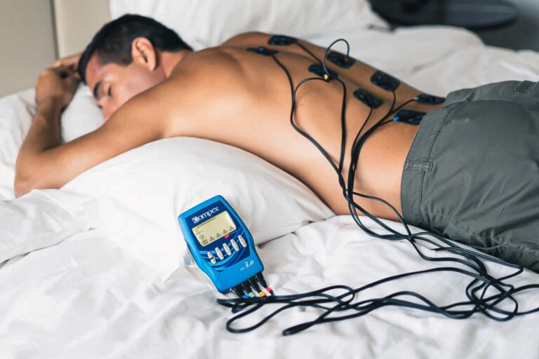 Mal di schiena e lombalgia: cause, prevenzione e terapie per chi corre Foto Compex