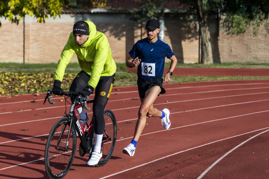 Iliass Aouani e Davide Mainini durante il test (foto Pierluigi Benini)