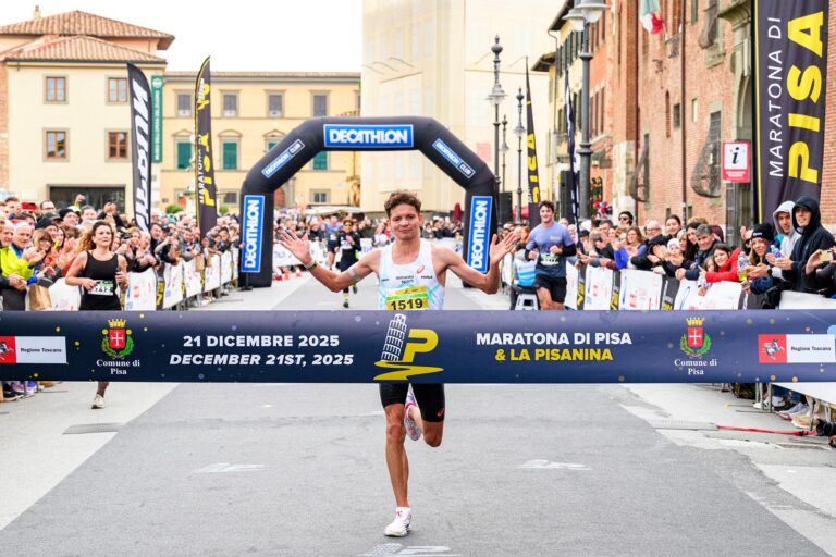 Il vincitore della maratona di Pisa Dmitriy Nedelin (foto Roberto Del Bianco)