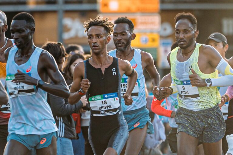 Yeman Crippa crolla alla Maratona di Velencia vinta da un super Korir Yeman Crippa a Valencia (foto Giacomo Podetti)