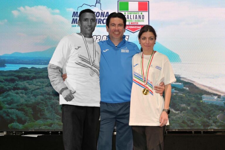 Otto anni di squalifica per Lhoussaine Oukhrid: il campione italiano di maratona ancora positivo all’Epo Oukhrid premiato come campione italiano alla Maratona della Maga Circe (foto organizzazione)