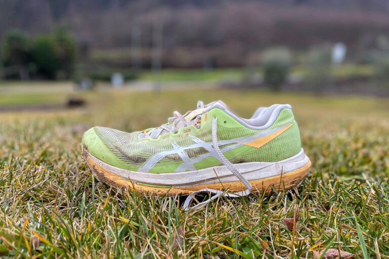 Asics Fujispeed 4: la scarpa da trail per chi ama correre veloce Asics Fujispeed 4