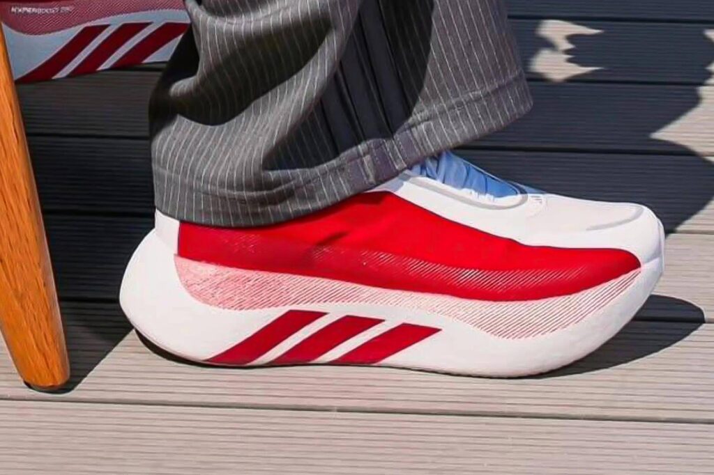 La nuova Adidas Hyperboos Edge (foto IG @adidasuae)