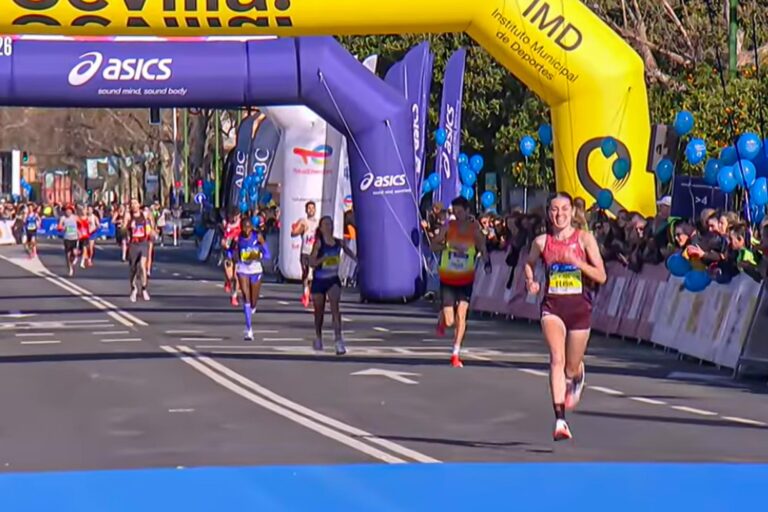 Super esordio di Elisa Palmero in maratona a Siviglia. Rebecca Lonedo si migliora di 4 minuti. Elisa Palmero all'arrivo della Maratona di Siviglia (foto YT)