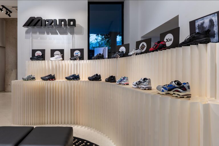 Mizuno x 10 Corso Como