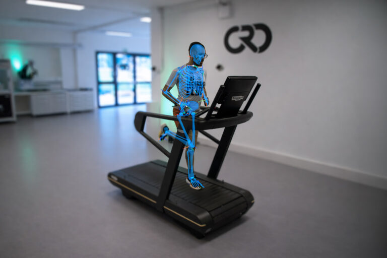 Come nasce una scarpa da running: di corsa dentro il Centro Ricerche Diadora Il nostro Andrea Soffientini durante l'analisi cinematica del Centro Ricerche Diadora