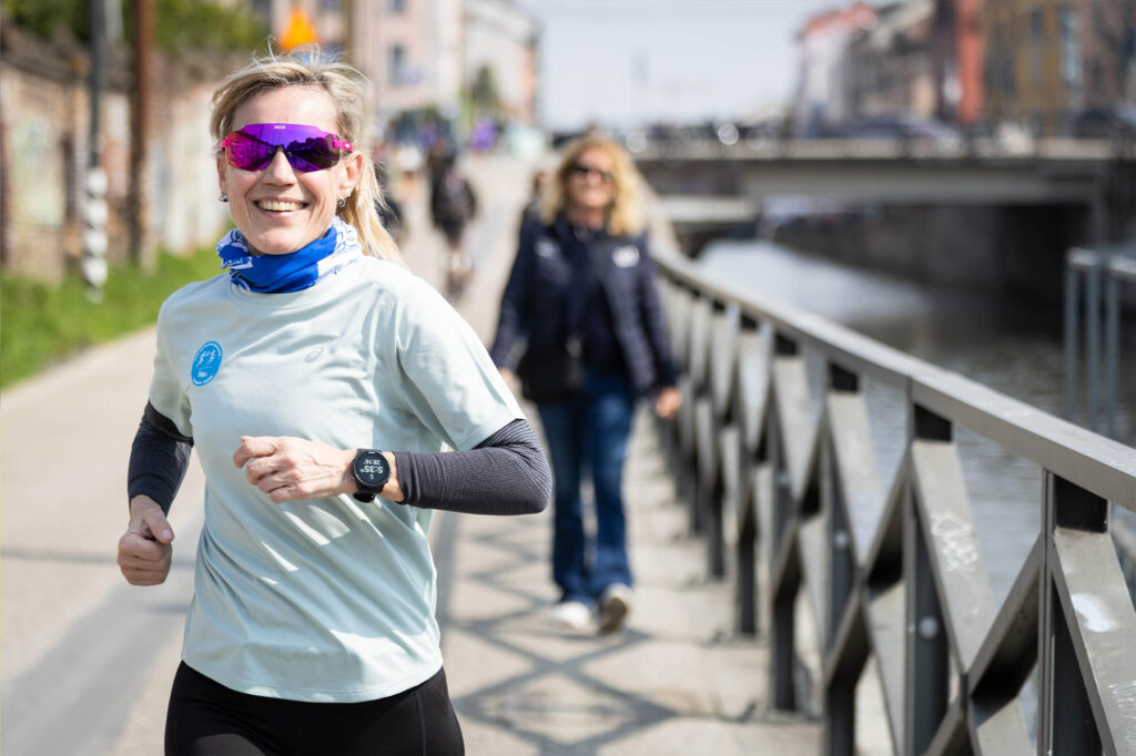 Cristina Nuti durante l'allenamento sul Naviglio