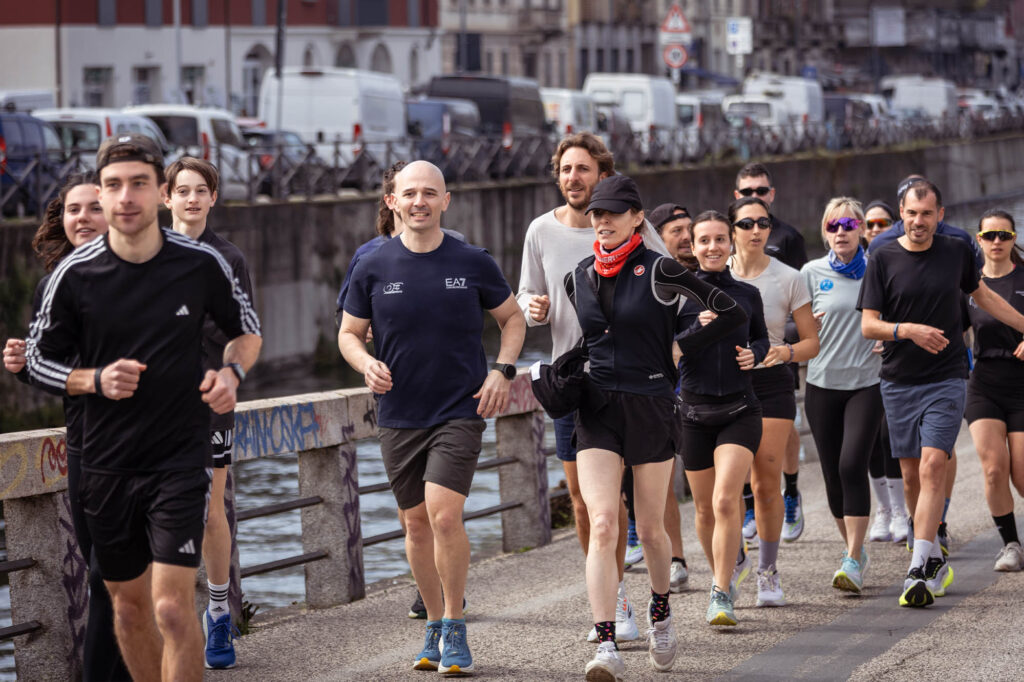Massimo Rapetti durante l'allenamento sul Naviglio
