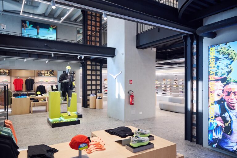 Il nuovo flagship store Hoka a Milano