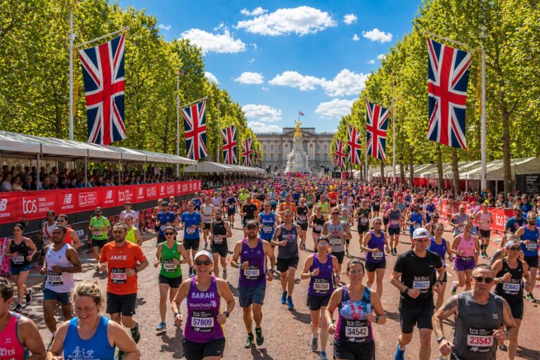 Arrivo della maratona di Londra (immagine AI)