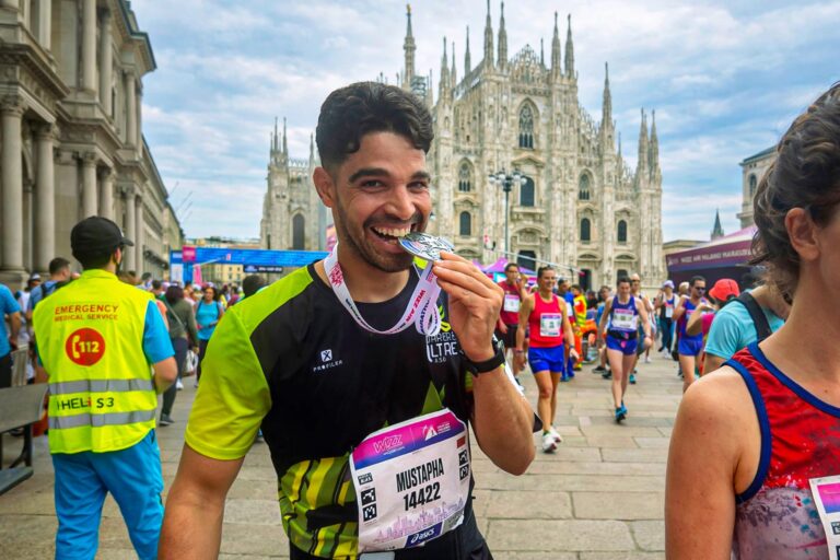 Mustapha all'arrivo della Maratona di Milano
