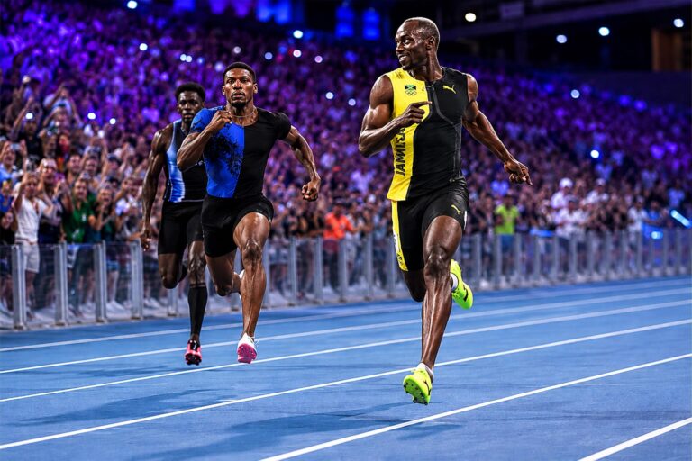 Fred Kerley battuto da un'immaginario (e non presente agli Enhanced Games) Usain Bolt (immagine AI)