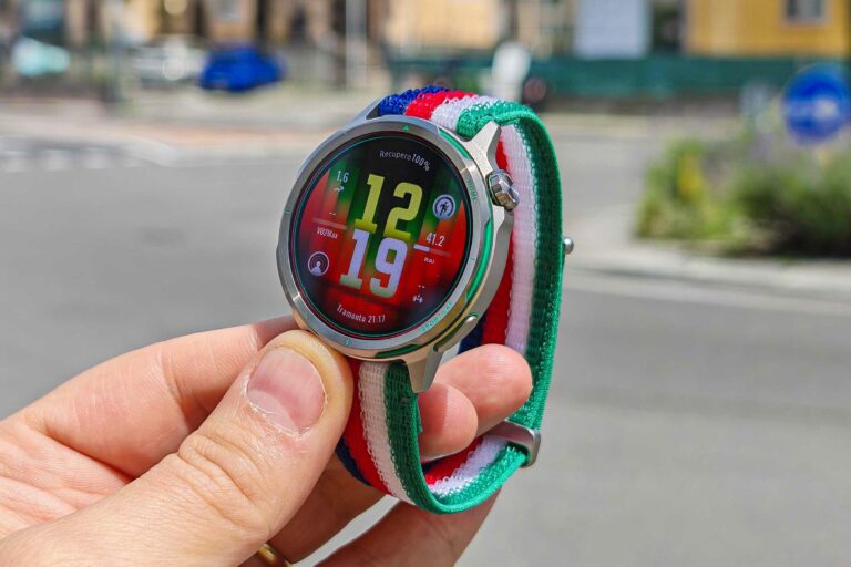 Huawei Watch GT Runner 2 Racing Legend Edition, lo smartwatch di Eliud Kipchoge Huawei Watch GT Runner 2 Racing Legend Edition (immagine TRC)