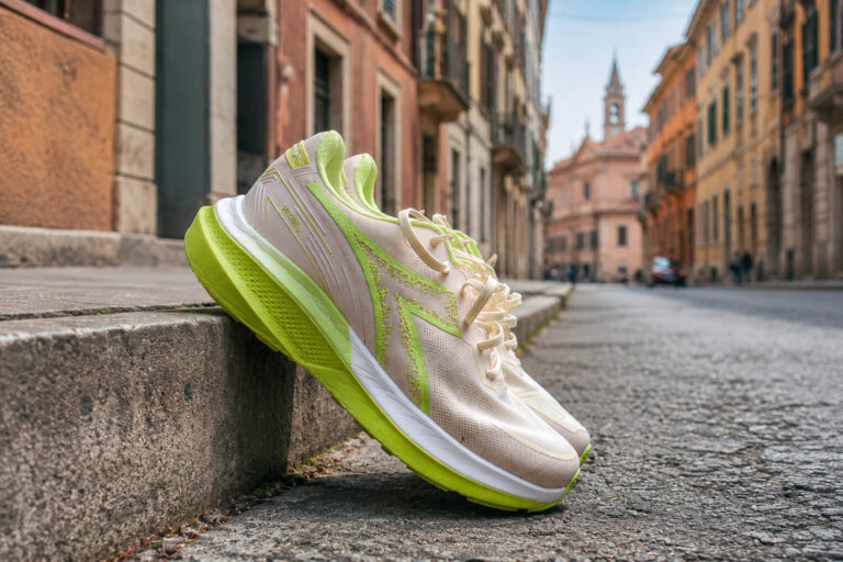 Recensione Diadora Mythos Blushield Vigore V: stabile, robusta e fatta per durare La nuova Diadora Mythos Blushield Vigore V