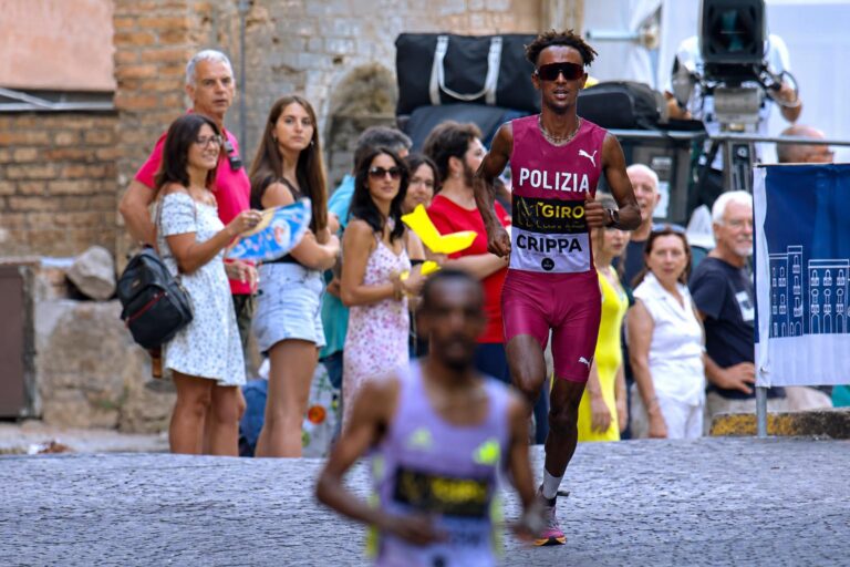 Niente bis per Yeman Crippa: la 100ma edizione del Giro di Castelbuono va a Tola Yemna Crippa alle spalle di Tamirat Tola (immagine TRC)
