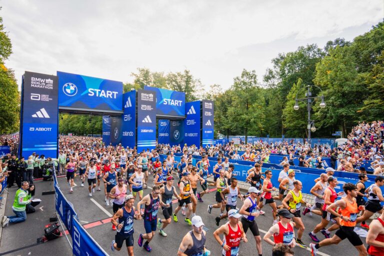 Maratona di Berlino 2026, tutto quello che c’è da sapere: percorso, top runner, numeri e dove vederla in TV e streaming © SCC EVENTS / Sebastian Wells / Berlin Marathon