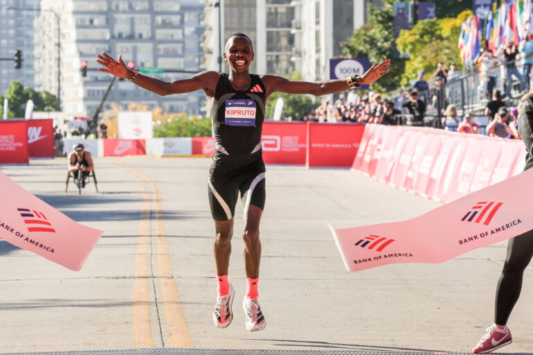 Amos Kipruto (immagine &copy; 2026 Bank of America Chicago Marathon/Kevin Morris)