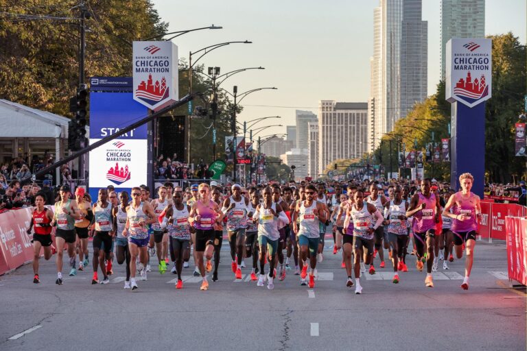 Chicago Marathon 2026: Jacob Kiplimo sfida il record del mondo, Kosgei torna a caccia del primato La partenza della Chicago Marathon 2025 (immagine Bank of America Chicago Marathon/Kevin Morris)